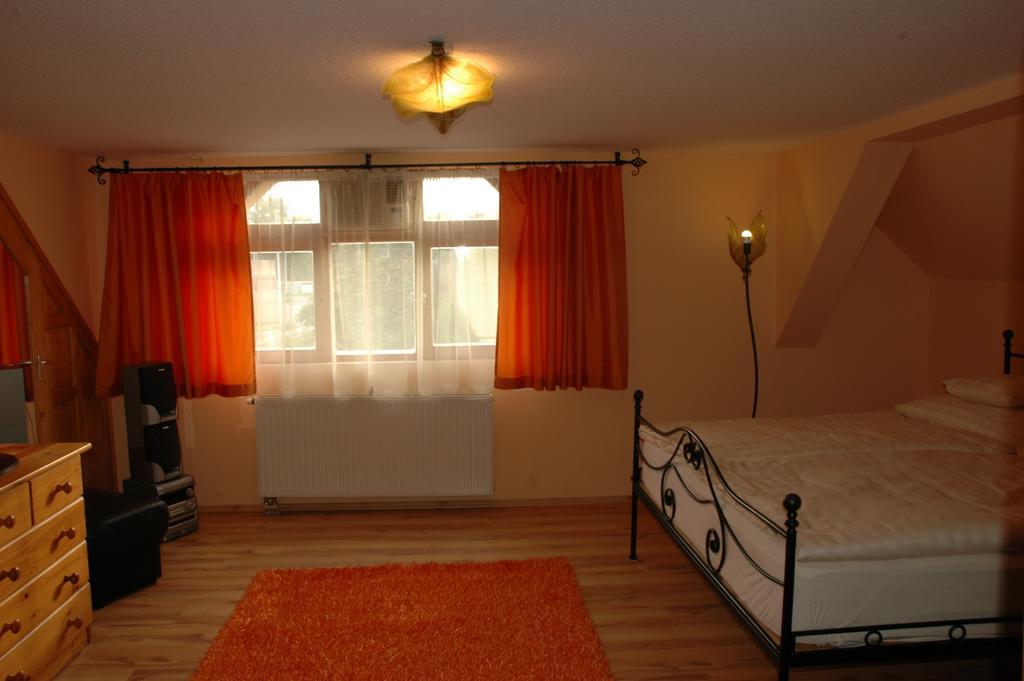 Alom Kucko Apartman Zalaegerszeg Room photo